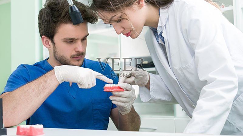 口腔诊所营业时间揭秘：如何合理安排看诊时间**